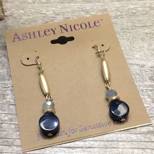 NWOT! Ashley Nicole Gold Tone & Blue Dangle Earrings!